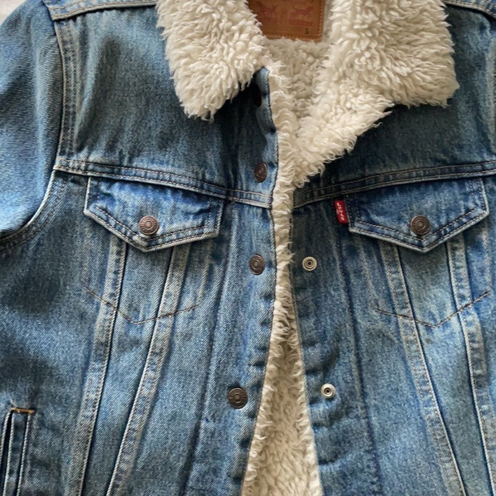 Levi's Blue Jean Jacket with White Sherpa Lining - Picture 3 of 3